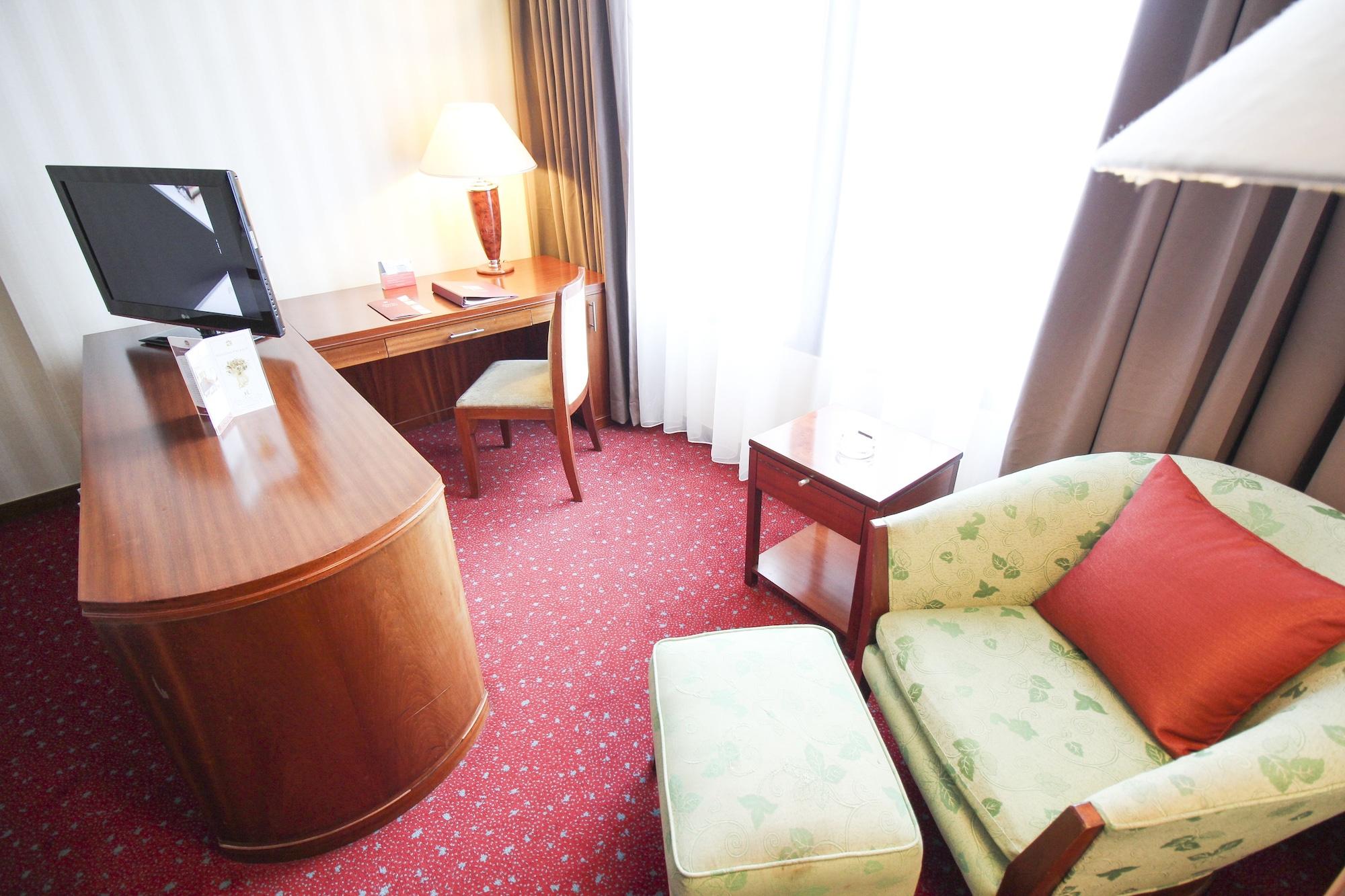 Redtop Hotel & Convention Center Джакарта Экстерьер фото