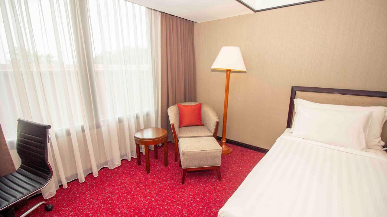 Redtop Hotel & Convention Center Джакарта Экстерьер фото