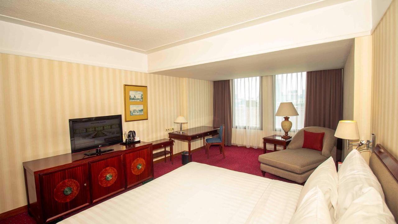 Redtop Hotel & Convention Center Джакарта Экстерьер фото