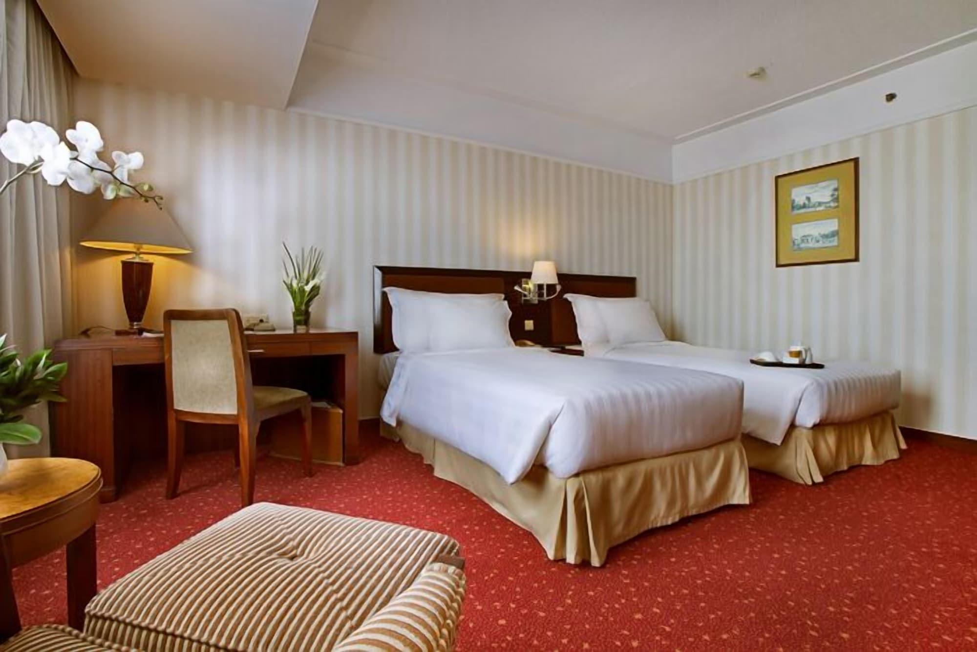 Redtop Hotel & Convention Center Джакарта Экстерьер фото